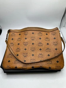 MCM Visetos Medium Stark Wristlet Pouch SPB-MS 353603 - Picture 1 of 15