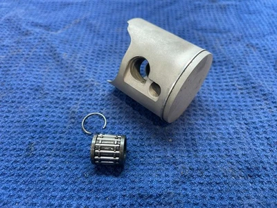 1997 RM125 SUZUKI PISTON PIN AND BEARING ASSEMBLY RM 125 SUZUKI PISTON KIT - Image 1 of 4