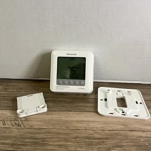 Honeywell T6 Pro Programmable Thermostat (TH6210U2001) EUC Tested - Picture 1 of 11