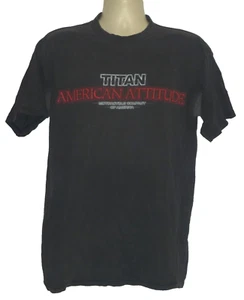 T-shirt vintage Titan Motorcycle Company American Attitude taglia: L HA DIFETTI LEGGI - Foto 1 di 10