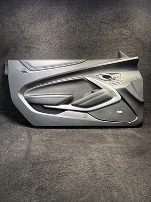 Chevrolet Camaro 2SS 2016-2024 conjunto de panel de puerta izquierda negro OEM Foto 1 de 4