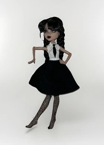 Monster High Wednesday Addams FamilyDoll Nevermore Academy Ausgaben Beschreibung lesen - Bild 1 von 7