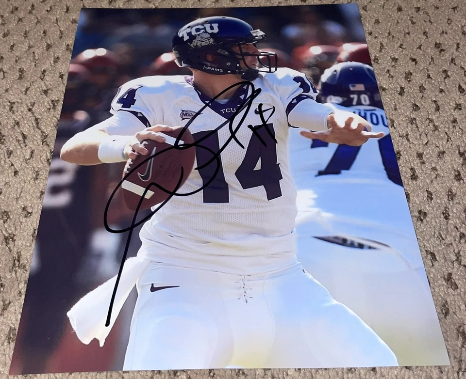 FOTO AUTOGRAFADA 8X10 ASSINADA POR ANDY DALTON TCU SAPOS COM CHIFRES FUTEBOL - Imagem 1 de 1