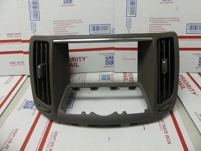 2011 2012 INFINITI G25 RADIO BEZEL DASH TRIM OEM Foto 1 de 4