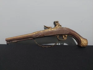 Vintage SEXTON Pistol Cast Metal Wall Decor - Flint-Lock Revolver - USA - Picture 1 of 11