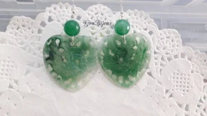 Orecchini pendenti cuore in resina decorato verde e pietre dure in agata - Picture 1 of 1