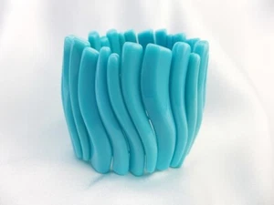 Kenneth Jay Lane KJL Turquoise Wavy Lucite Resin Stretch Cuff Bangle Bracelet - Picture 1 of 3