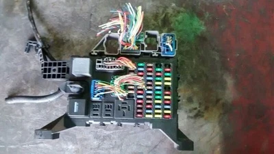 Motor de caja de fusibles compatible con 03-08 X TIPO 477583 Foto 1 de 4