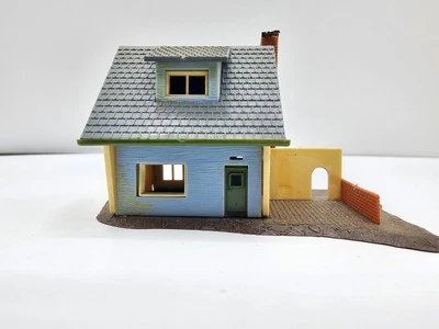 FALLER? N SCALE BLUE & WHITE HOUSE MODEL TRAIN LAYOUT SCENERY RAILROAD - Image 1 of 4