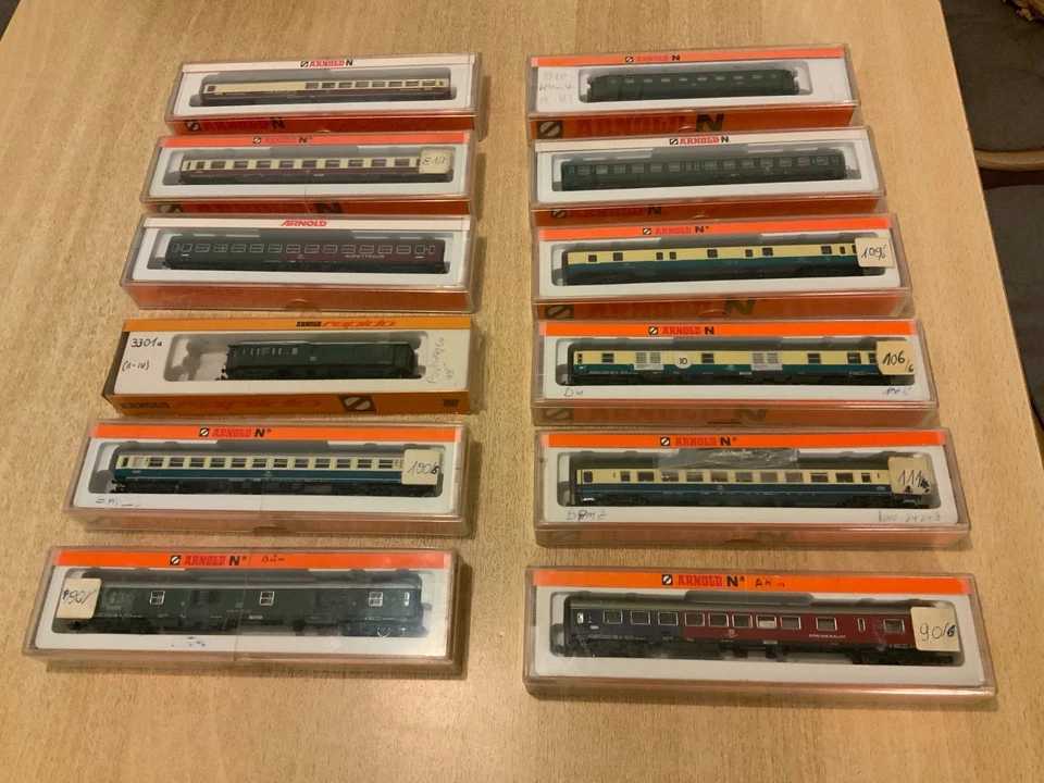 Thinking of Christmas: 11 Arnold Wagons Track N to choose from! - Image 1 of 1