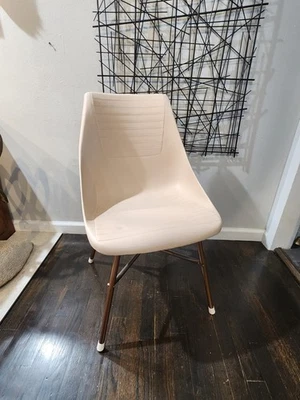 Vintage White Beige Bucket Chair Hard Plastic Mid Century Modern Retro Atomic - Image 1 of 4