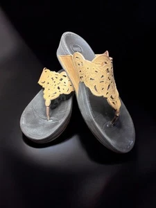 Fitflop Sandals Womens 7 Flora Thong Shoes Tan Leather Wedge Comfort Slip On 38 - Picture 1 of 4