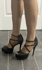 High Heel Shoes - Picture 1 of 8