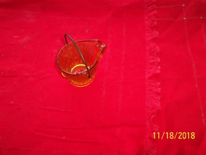 MINI CUBO ÁMBAR DE VIDRIO PRENSADO VINTAGE = CENICERO CON MANGO - AÑOS 50 - Imagen 1 de 5