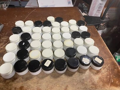 50 - 5ML White Glass Screw Top Glass Jars - Paint Make Up Oils Metal Lids - Image 1 of 3