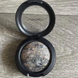 MAC Mineralize Eyeshadow *CLARITY* (2g/0.07oz) NWOB - *VERY RARE* - Picture 1 of 4