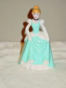 Vintage Walt Disney Ceramic Figurine Cinderella Porcelain Japan 5&1/2 Inches - Picture 1 of 2
