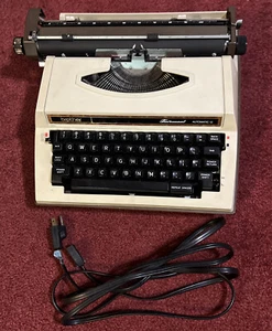 VINEAGE BROTHER TARIMONT AUTOMATIC 12 TYPEWRITER MODEL 3612 WITH CASE - Picture 1 of 3
