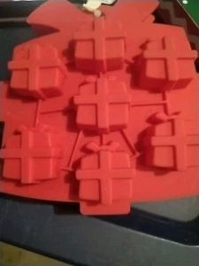 Lot 2 SILICONE MOLD 7 Presents Ice Tray-Chocolate Mold T24 - Picture 1 of 2