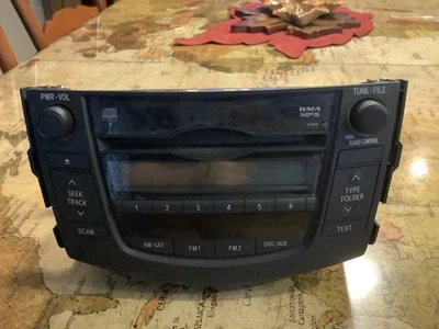 2010 Toyota RAV 4 car radio - Image 1 of 4