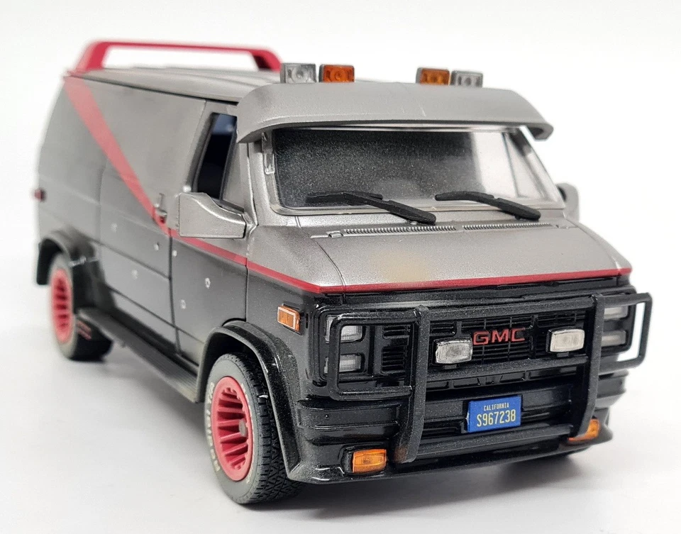Greenlight 1/24 - GMC Vandura 1983 The A-Team Dirty Version Diecast Car - Image 1 of 4