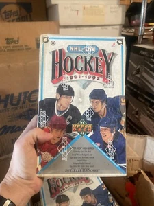 1991-92 caja de hockey 1991-92 serie número bajo sellado de fábrica - Imagen 1 de 2