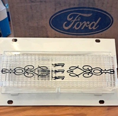 Объектив заднего фонаря 1975-78 Ford LTD Custom 500 новый из старых запасов - Изображение 1 из 2