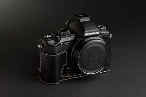 Hecho a mano genuino real cuero media cámara bolsa de caja para Olympus STYLUS 1 Negro - Imagen 1 de 7