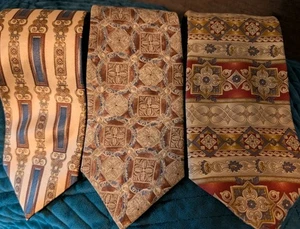 Bill Blass 3er Set Krawatten aus 100 % Seide beige rot grau Regal - Bild 1 von 6