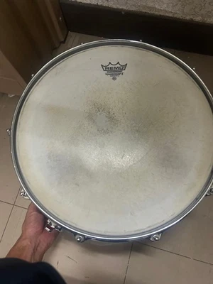 Pearl Classic Maple 14x6.5 Drum Set Snare Red Sparkle with MasterCast Hoop - Image 1 of 3