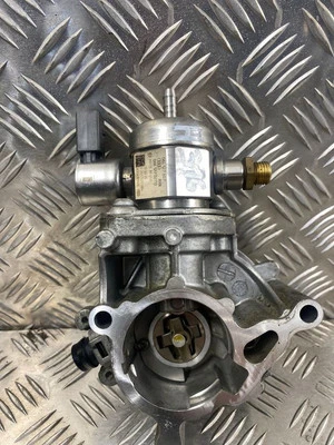 Bomba de alta presión Audi Q7 4L 2011 06K127027D diésel 180kW Foto 1 de 4