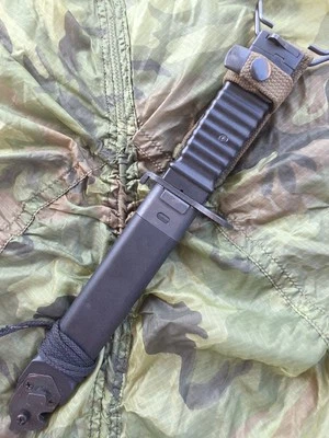 Cuchillo de combate bayoneta alemán KCB-70 Eickhorn Solingen con vaina original negro Foto 1 de 4