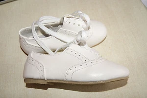 Paire de chaussures blanche neuves taille 28 marque BYSSHE - Imagen 1 de 1