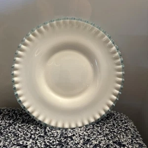 Fenton Platte "Aqua Crest" Fenton weiß Milchglas blau geraffter Rand - Bild 1 von 4