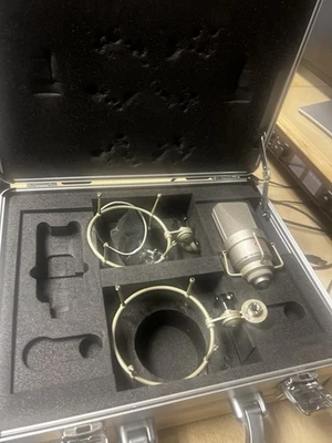 Микрофон конденсаторный Neumann TLM 102 с амортизирующим креплением никелевый серебристый отличное состояние #1 - Изображение 1 из 3
