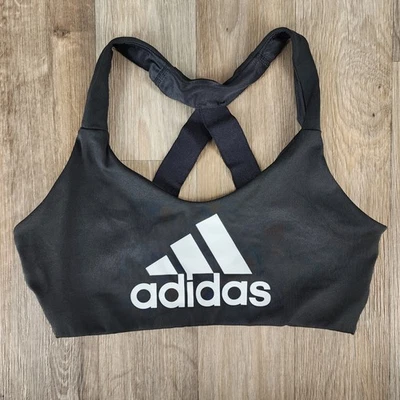 Sujetador deportivo negro Adidas para mujer con logotipo correa trasera entrenamiento atletismo grande Foto 1 de 4