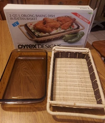 Vintage Pyrex 2Qt L Oblong Rectangular Glass Baking Dish in Rattan Basket Retro - Image 1 of 4