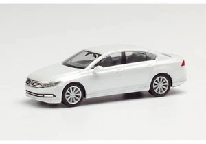 HERPA 038416-002 Scala HO VW Passat Limousine colore bianco effetto perla - Foto 1 di 1