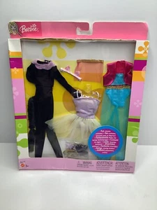 New Sealed 2003 Vintage Barbie Fashions Fun Dreamy Costumes Clothes C1183 C3325 - Afbeelding 1 van 4
