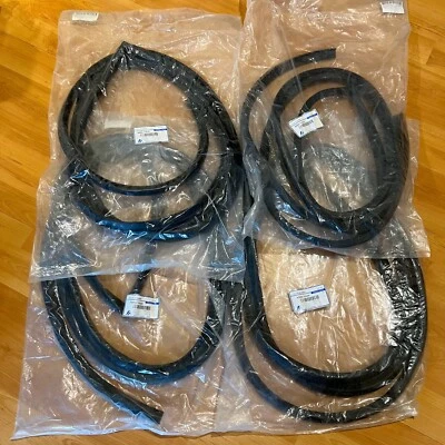 for Datsun Bluebird 510 4D sedan 1600 front rear door weatherstrip rubber seal - Imagem 1 de 4