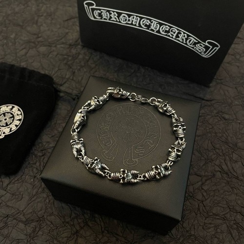 CHROME HEARTS Bracciale teschio corno classico retrò cuori cromati con forme concave e convesse.