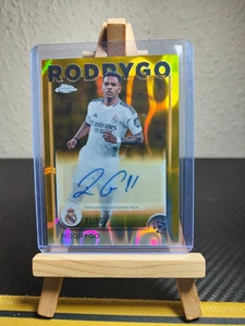 2024-25 Topps Chrome UCC Rodrygo Auto Gold Lava Refractor 1/50 - Bild 1 von 1
