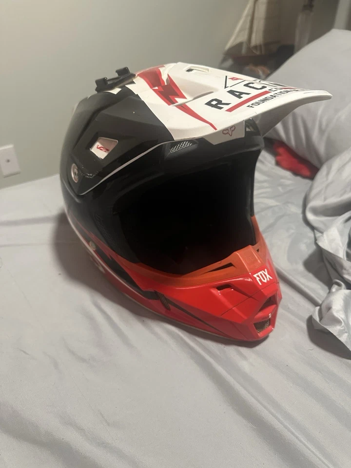YOUTH XL Fox Racing V2 Dirtbike Helmet, Light Scratches - Image 1 of 4