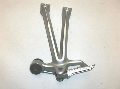 2008 SUZUKI GSXR1000 GSXR 1000 PÉ TRASEIRO ESQUERDO E SUPORTE - Imagem 1 de 2