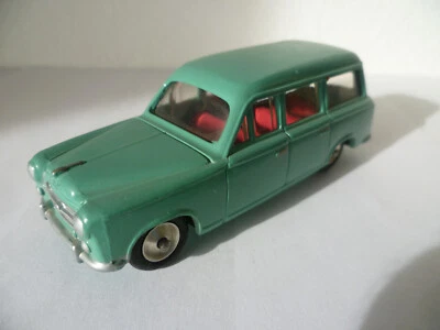 Peugeot 403 COMMERCIALE fabrication CIJ années 60 aménagée et vitrée - Photo 1/4