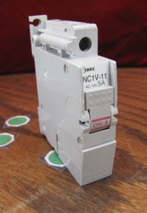 Protector de circuito 5a Idec 1 polo 220v interruptor de CA NC1V-11 - Imagen 1 de 8