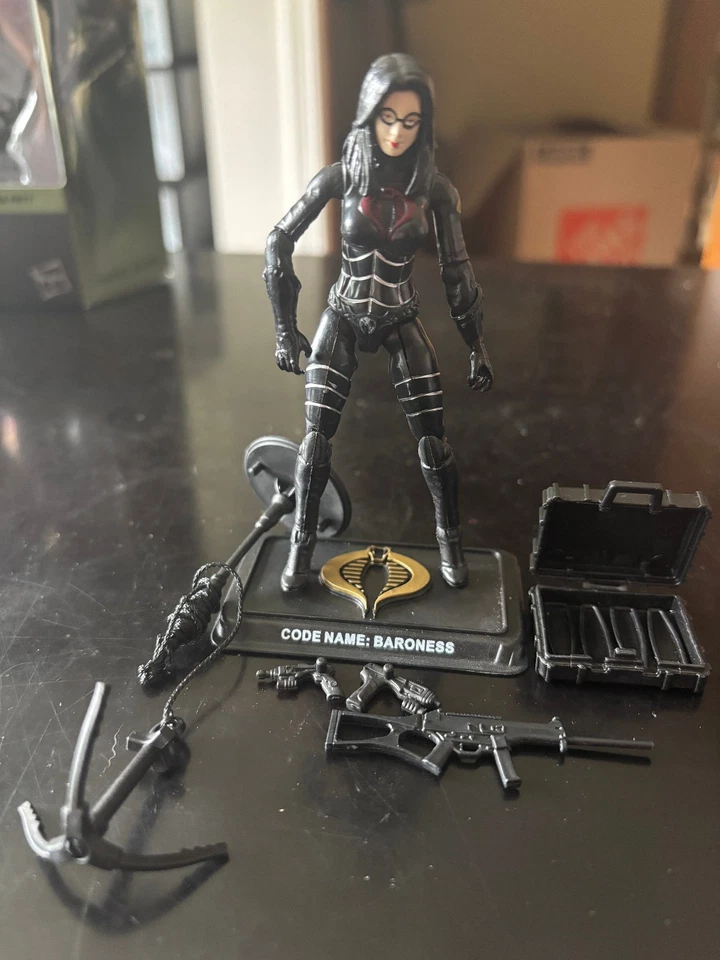 GI Joe 3.75” 50th Social Clash Baroness Completo Foto 1 de 2