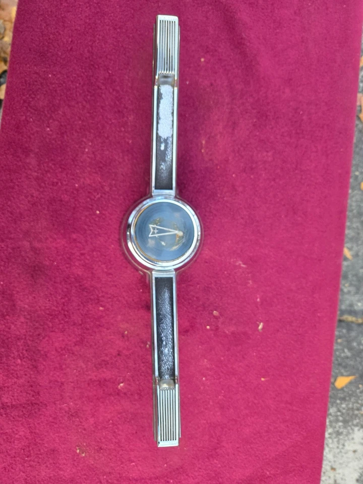 1966 Pontiac GTO Lemans Tempest喇叭戒指和纽扣 — 第 1/4 张图片