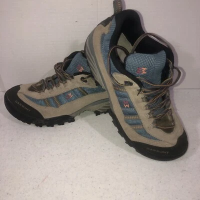 Garmont women’s low-cut hikers/tennis shoes size 9 - Image 1 of 4