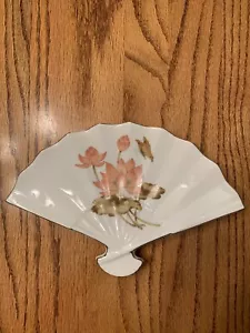 VTG FINE PORCELAIN CHINA FAN SHAPED FLORAL ART/BUTTERFLY-GOLD TRIMMED DISH-MIJ - Imagen 1 de 4